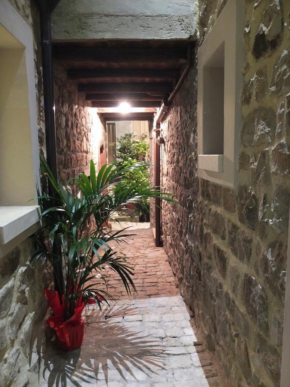 Notti O' Tunn Luxury Rooms In Centro Geraci Siculo Exterior photo